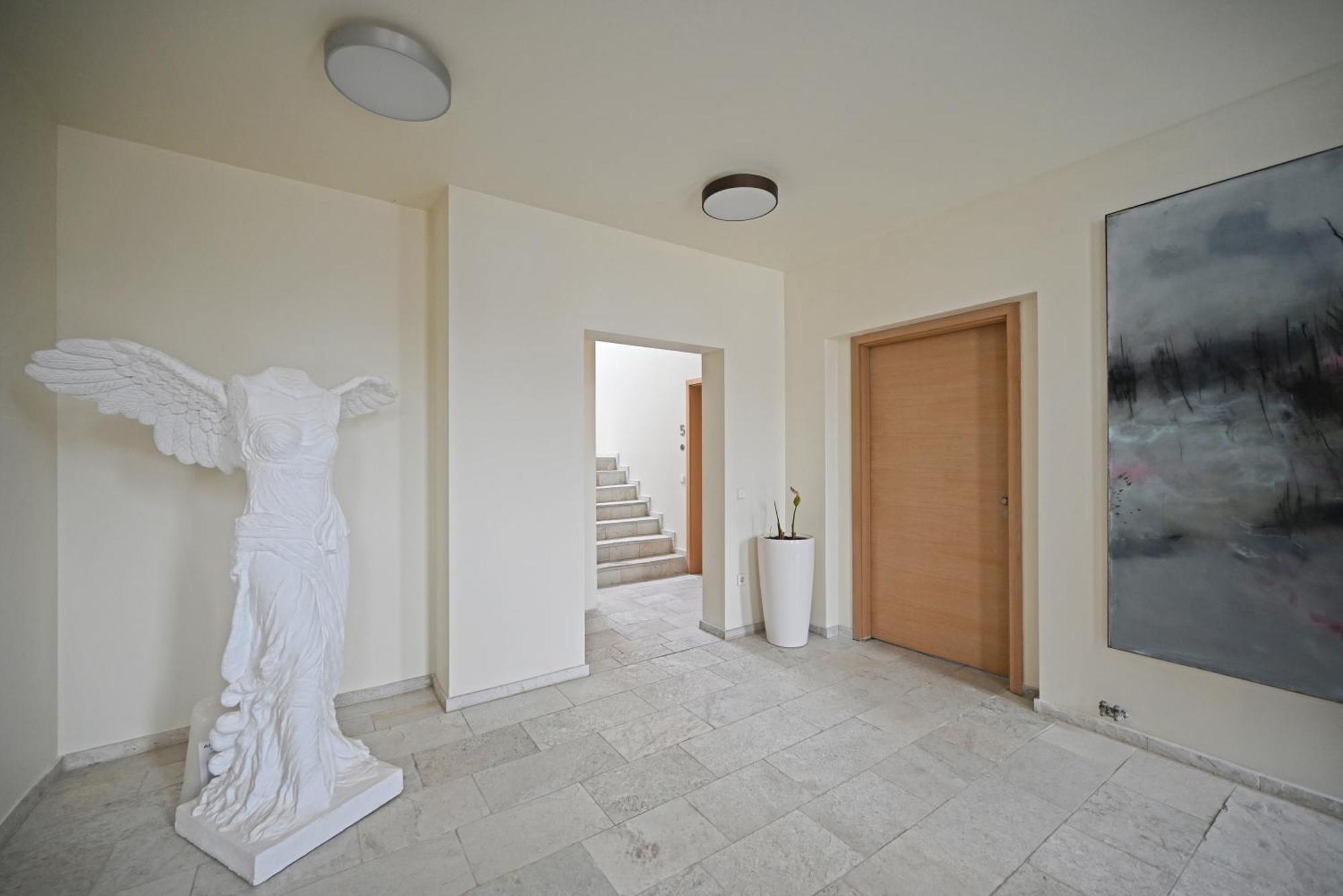 Modernes & Gepflegtes Hotelzimmer Mit Kueche! Bernstadt  Exterior photo