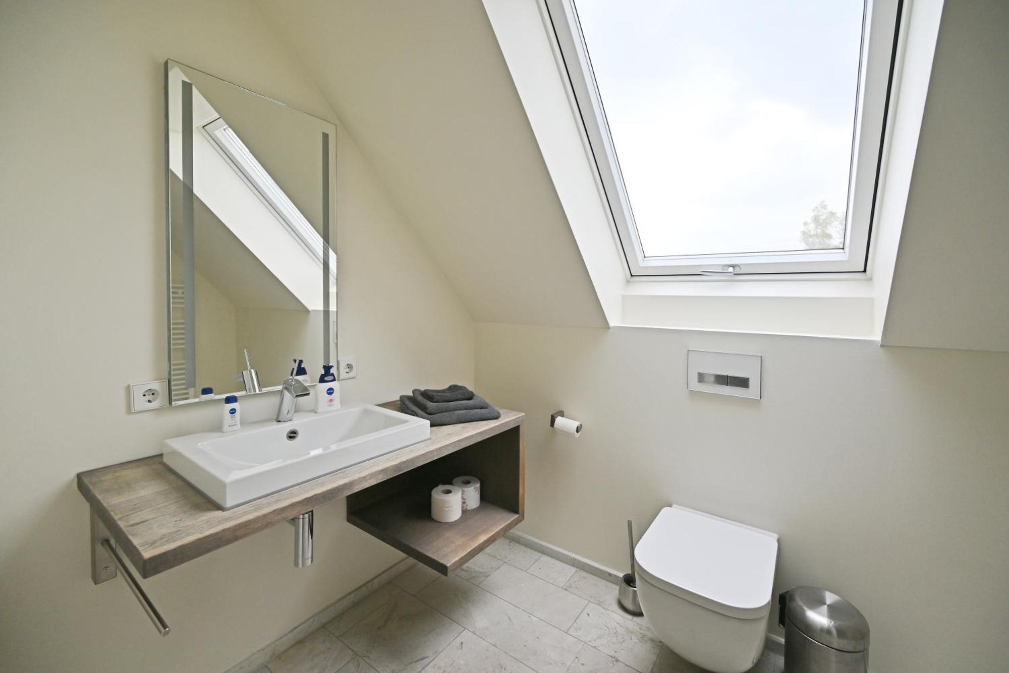 Modernes & Gepflegtes Hotelzimmer Mit Kueche! Bernstadt  Exterior photo