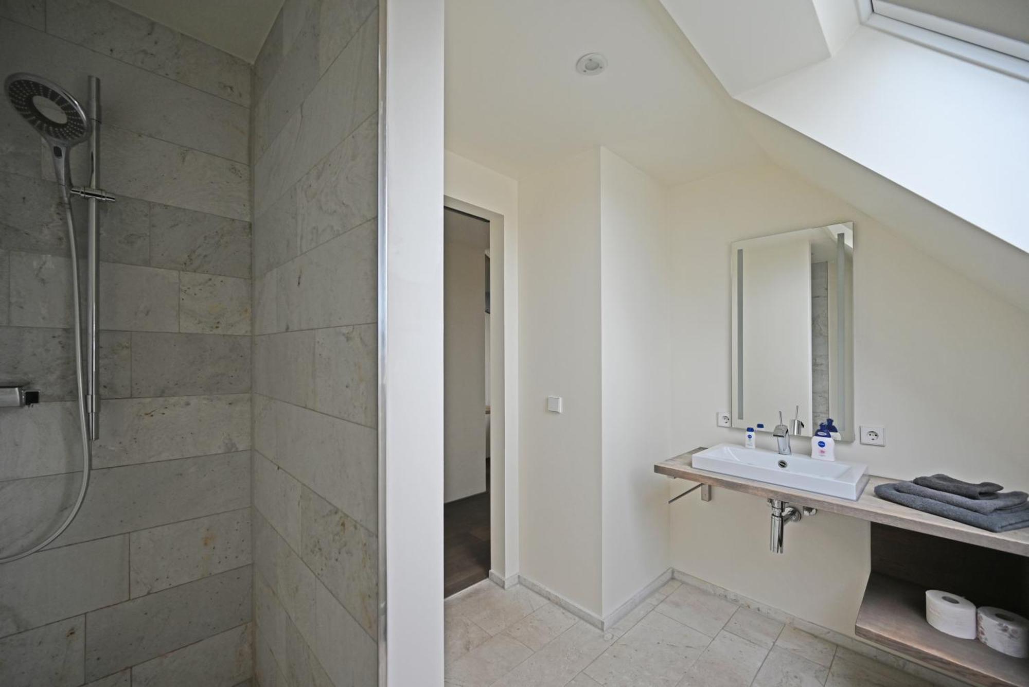Modernes & Gepflegtes Hotelzimmer Mit Kueche! Bernstadt  Exterior photo