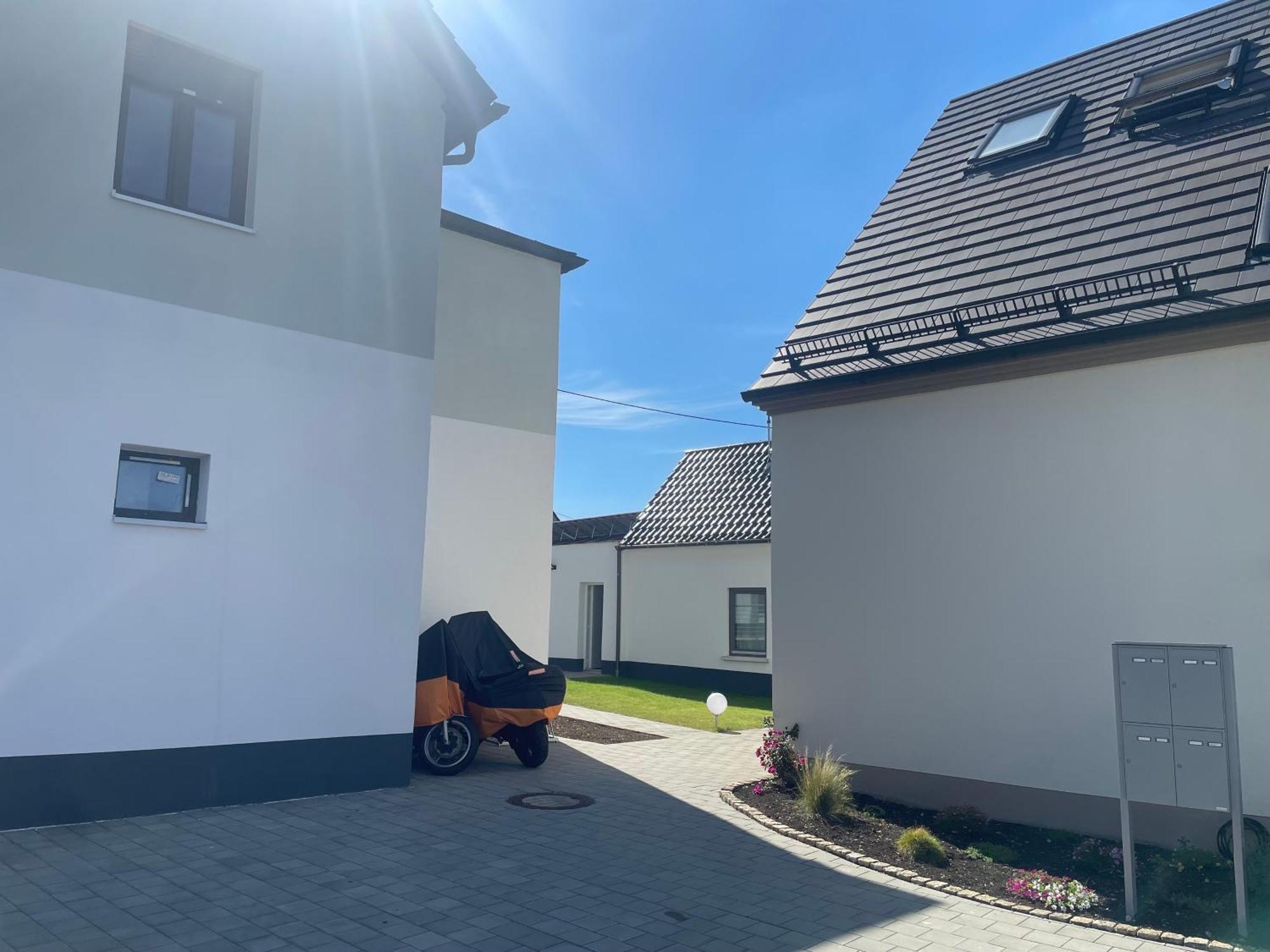 Modernes & Gepflegtes Hotelzimmer Mit Kueche! Bernstadt  Exterior photo