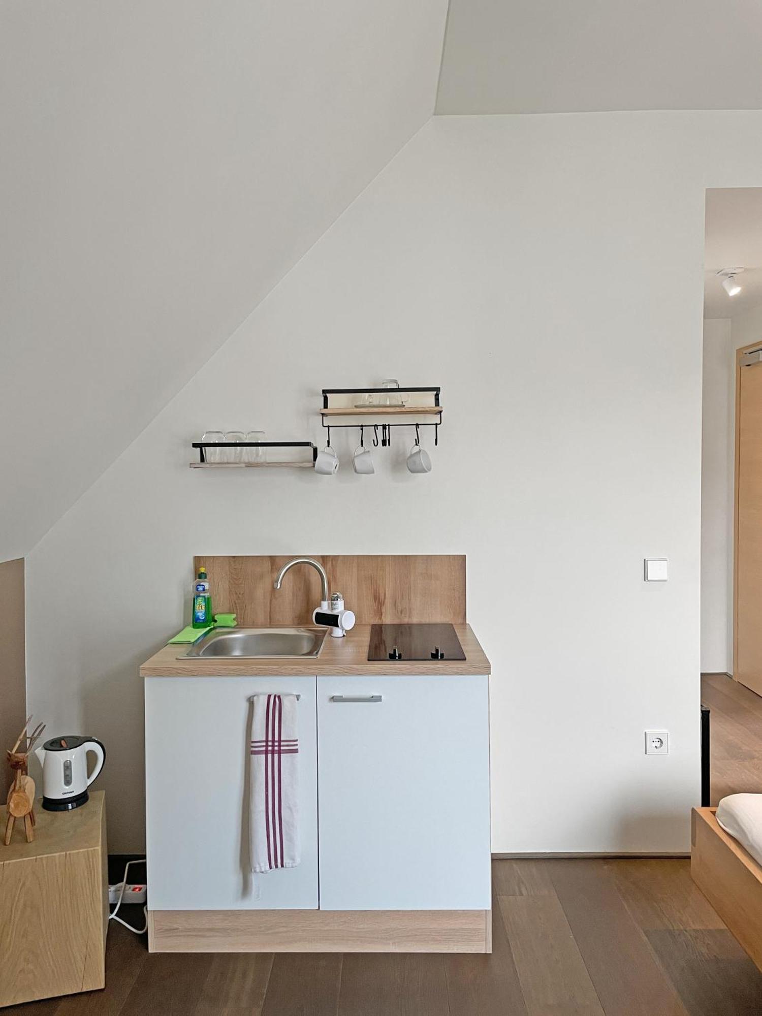 Modernes & Gepflegtes Hotelzimmer Mit Kueche! Bernstadt  Exterior photo
